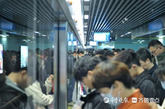 配资平台安全查询官网 暑运送客405万人次，蓝谷快线成城市与美景的“幸福通道”
