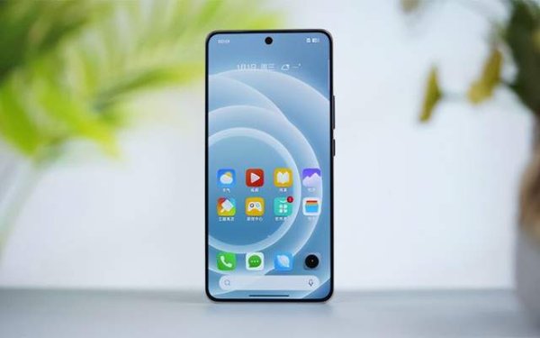 配资平台安全查询官网 手机行业诞生“新卷王”,7200mAh+512GB,245万跑分跌至2178元