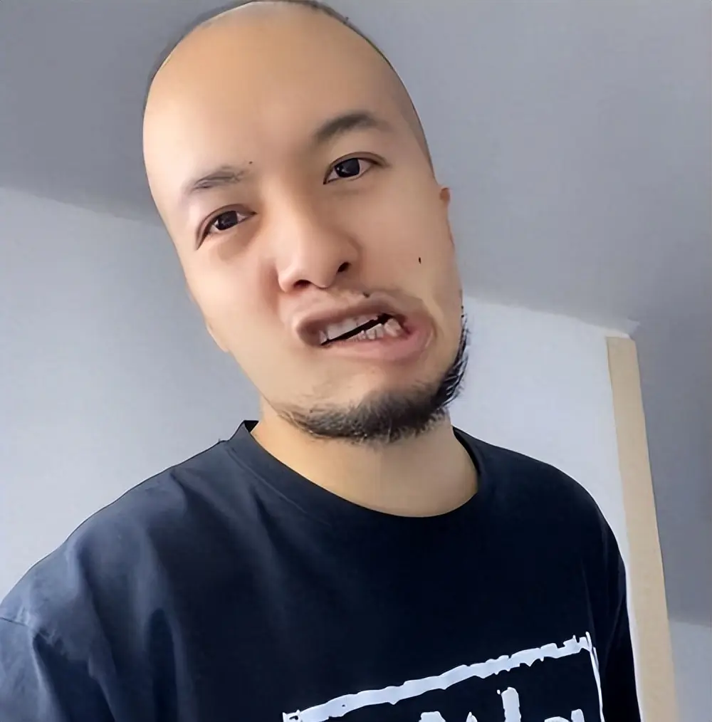 黑马配资网 千万网红辛吉飞官宣失业，惨被老板除名，直言要摆摊卖烤串!